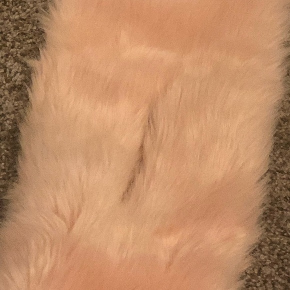 Pink Faux Fur NWOT - Picture 4 of 4